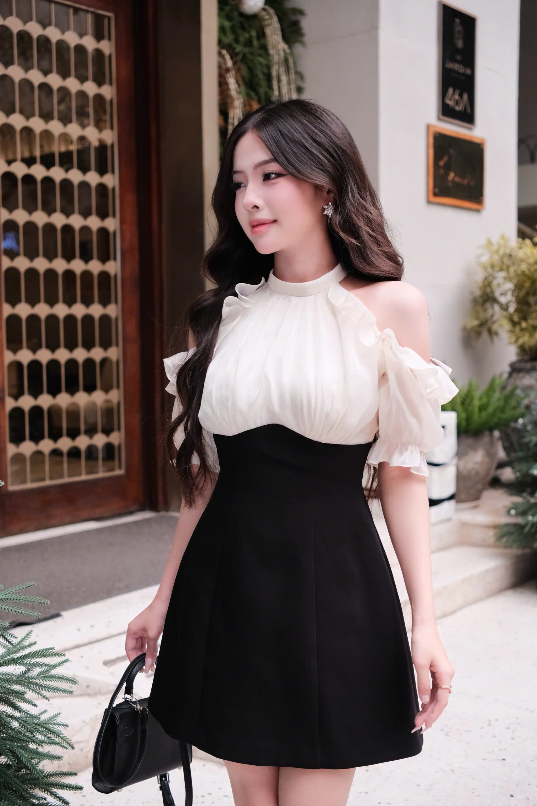 Váy Cổ Yếm Tay Bèo Dáng Chữ A